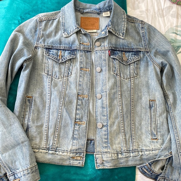 Levi's Jackets & Blazers - Levi’s Denim jacket